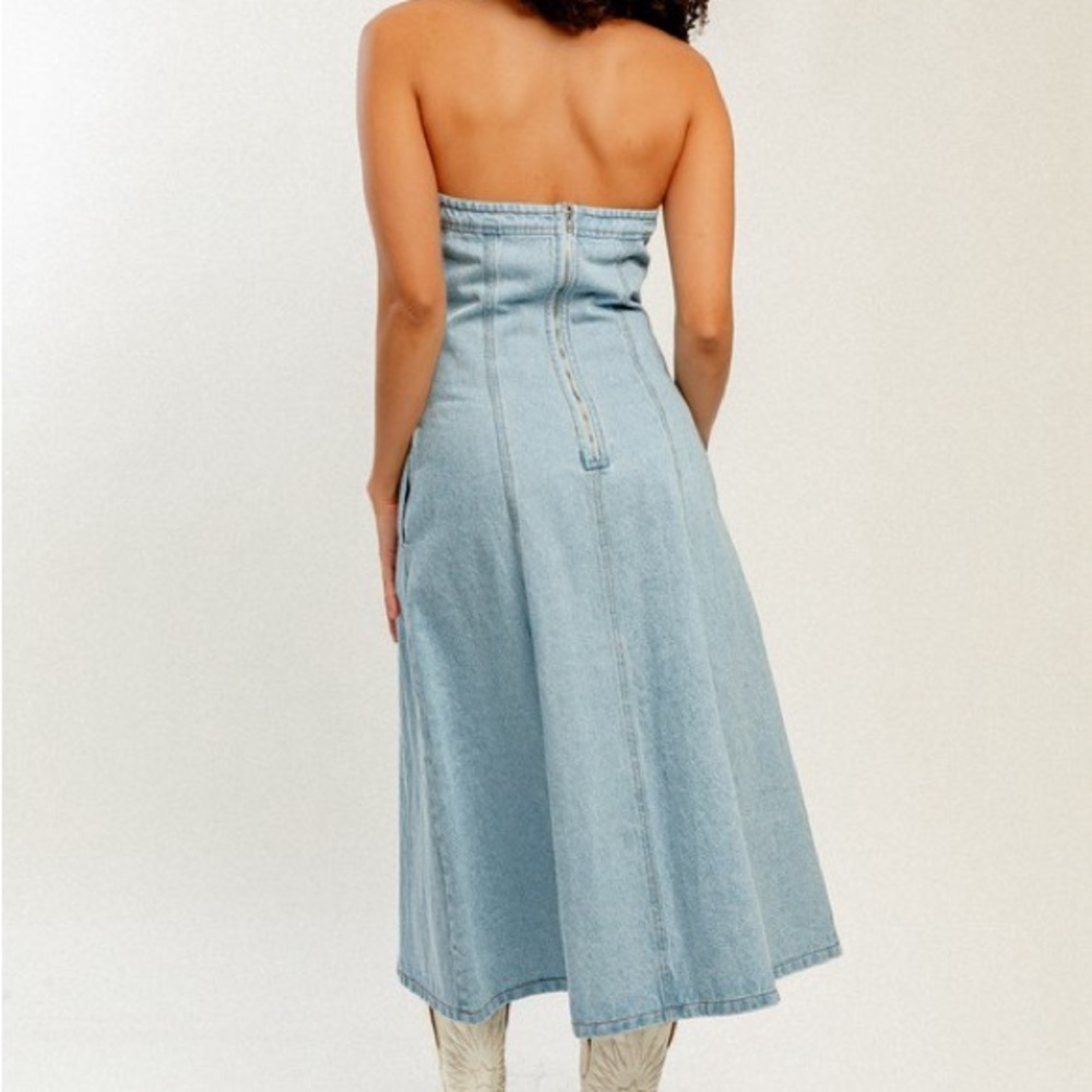 Le Lis Light Blue Strapless Denim Dress - Picture 4 of 6